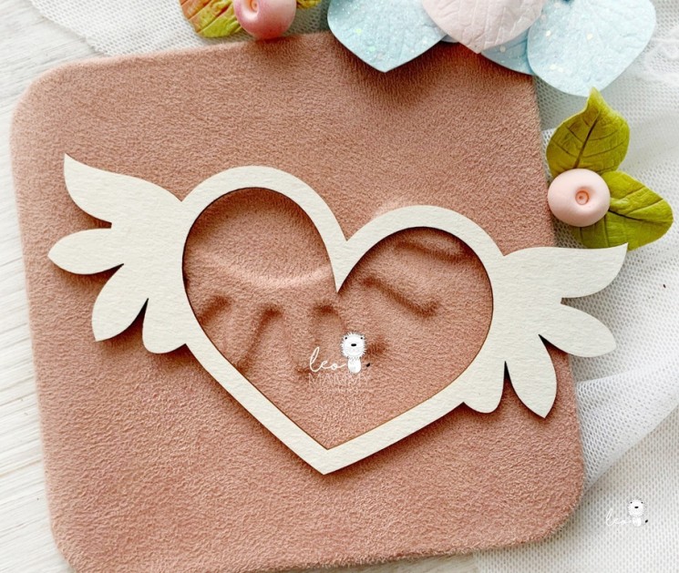 Blank for embossing LeoMammy "Heart with wings", size 11x5. 6 cm