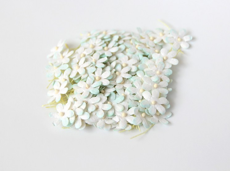 Small flowers "Mint+white", size 2 cm, 10 pcs