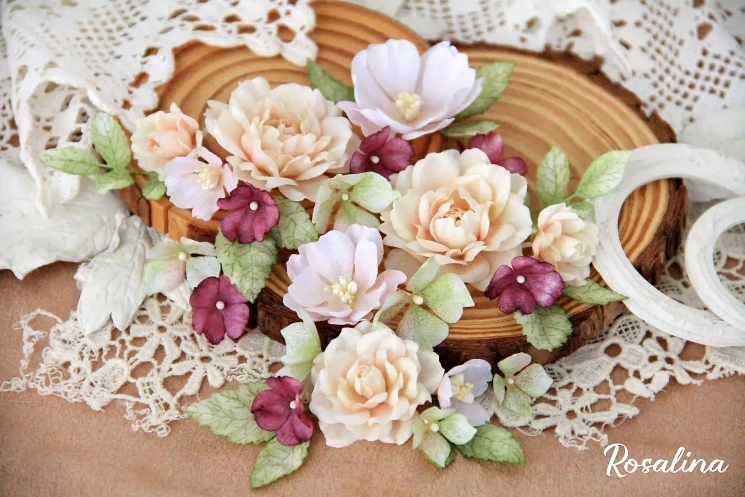 Набор цветов из ткани ручной работы Rosalina "На седьмом небе", 20 цветочков + 8 листочков, размер от 2 см до 4.5 см