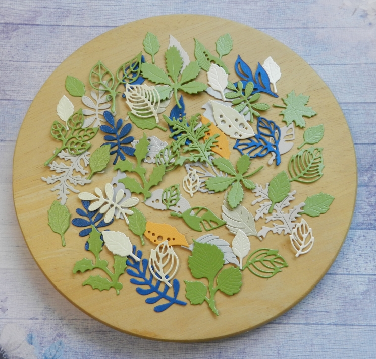 Вырубка набор листочков 55  эл. бумага дизайнерская  290гр.