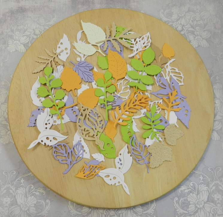 Вырубка набор листочков 55эл. бумага кардсток 290гр.