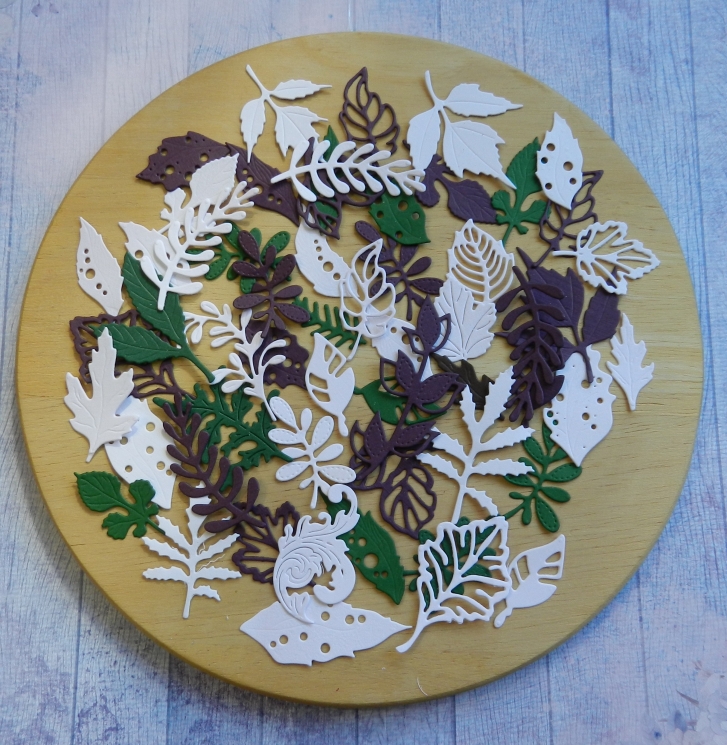 Вырубка листочки 55 эл. бумага кардсток 290 гр.