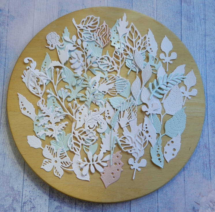 Вырубка набор листочков 55 эл.  бумага дизайнерская+кардсток  290 гр. 