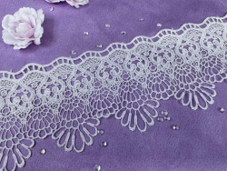 White lace guipure, width 8.5 cm, cut 50 cm