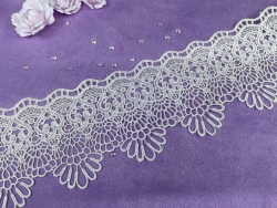 Milk lace guipure, width 8.5 cm, cut 50 cm