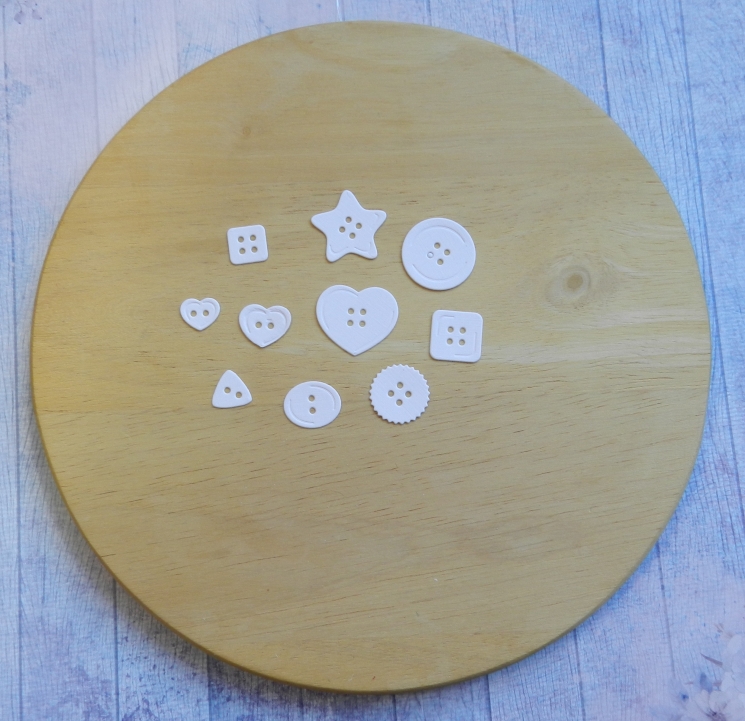 Вырубка пуговицы 10 шт.белая бумага кардсток 290 гр.