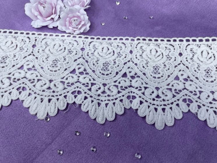 White lace guipure, width 10 cm, cut 50 cm