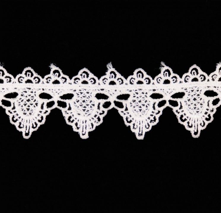 Frosted white lace guipure, width 1.5 cm, cut 50 cm