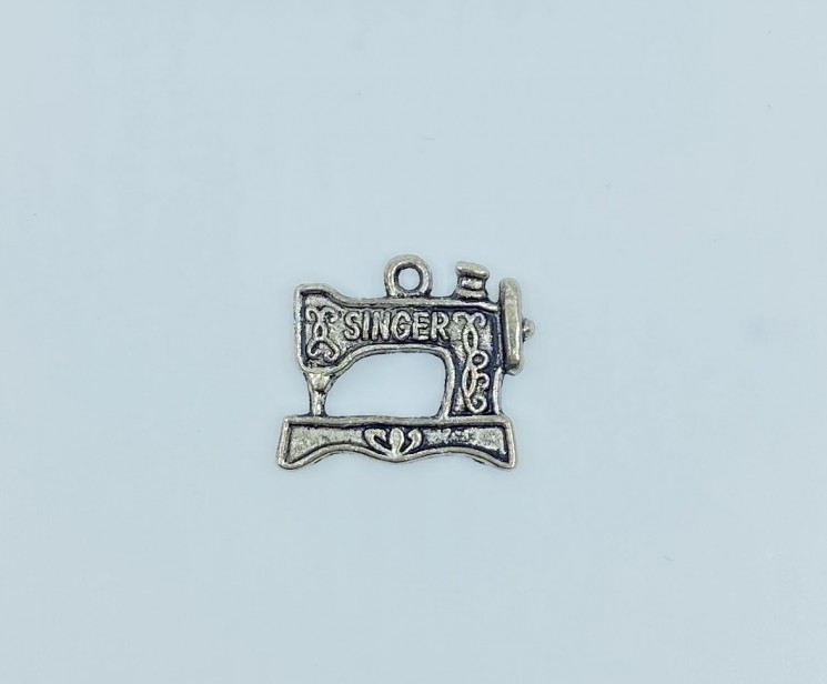 Металлическая подвеска ScrapBerry's "Швейная машнка "Singer"", античное серебро,размер 20Х18 мм, 1 шт