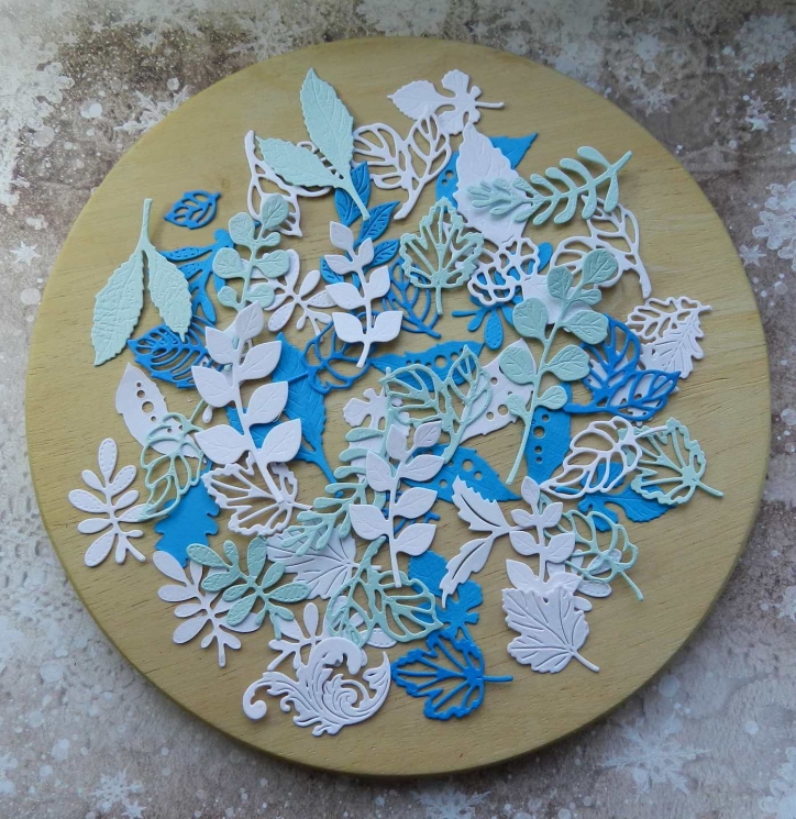 Вырубка набор листочков 55 эл. бумага кардсток  290 гр.