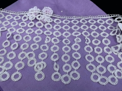 Lace with white guipure pendants, width 20 cm, cut 50 cm