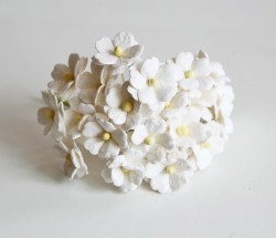 Цветы вишни средние "Белые" размер 1,5-2 см 5 шт