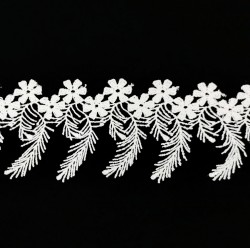 White lace guipure with pendants, width 6.5 cm, cut 50 cm