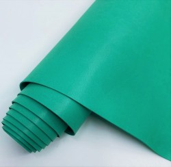 Переплётный кожзам Италия, цвет Изумрудно-зелёный, без текстуры, 33Х70 см