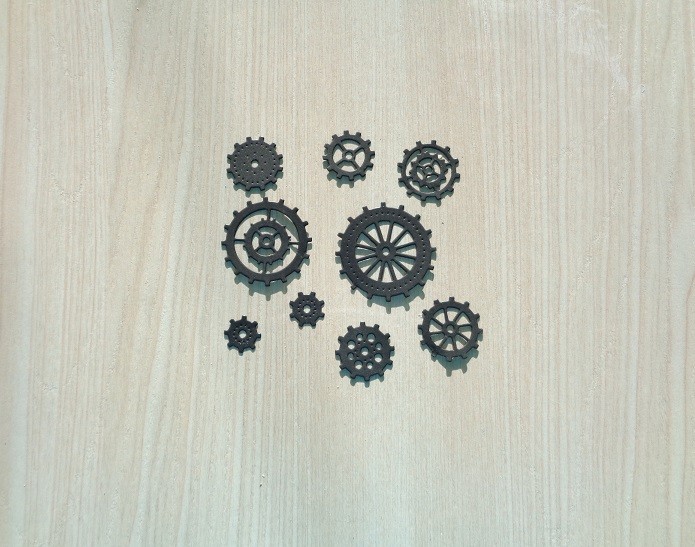 Вырубка шестеренки №2 чёрная бумага кардсток 290 гр. 
