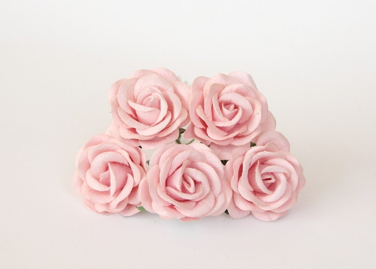 Роза с закругленными лепестками "Розово-персиковая светлая" размер 3,5 см 1 шт