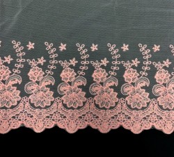Pink lace on a grid, width 28.5 cm, cut 45 cm