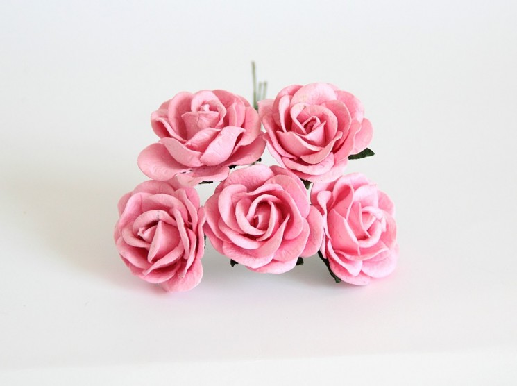 Роза с закругленными лепестками "Розовая" размер 4 см 1 шт