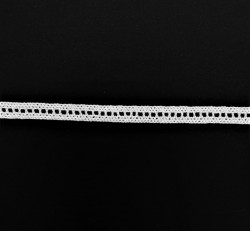 Кружевная лента "Белая 11", ширина 7 мм, длина 90 см