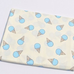 Ткань 100% хлопок "Голубое мороженое" на молочном фоне, размер 50х75см