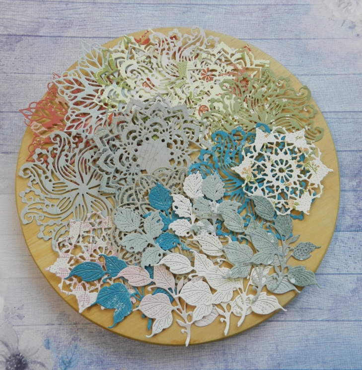 Вырубка набор 22эл. скрапбумага разных производителей.