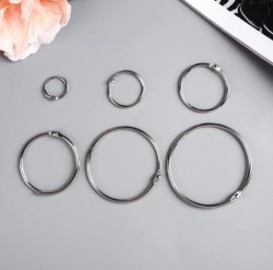 A set of rings for the album 